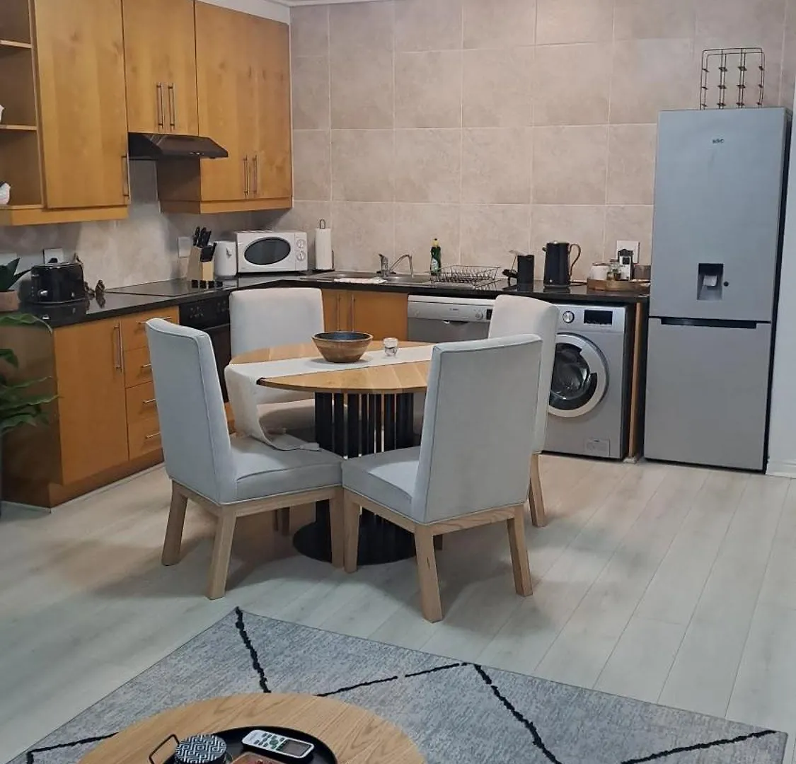 Cozy 1-Bedroom Apartment In Amazing Cape Town With Wifi, Ac 0*,