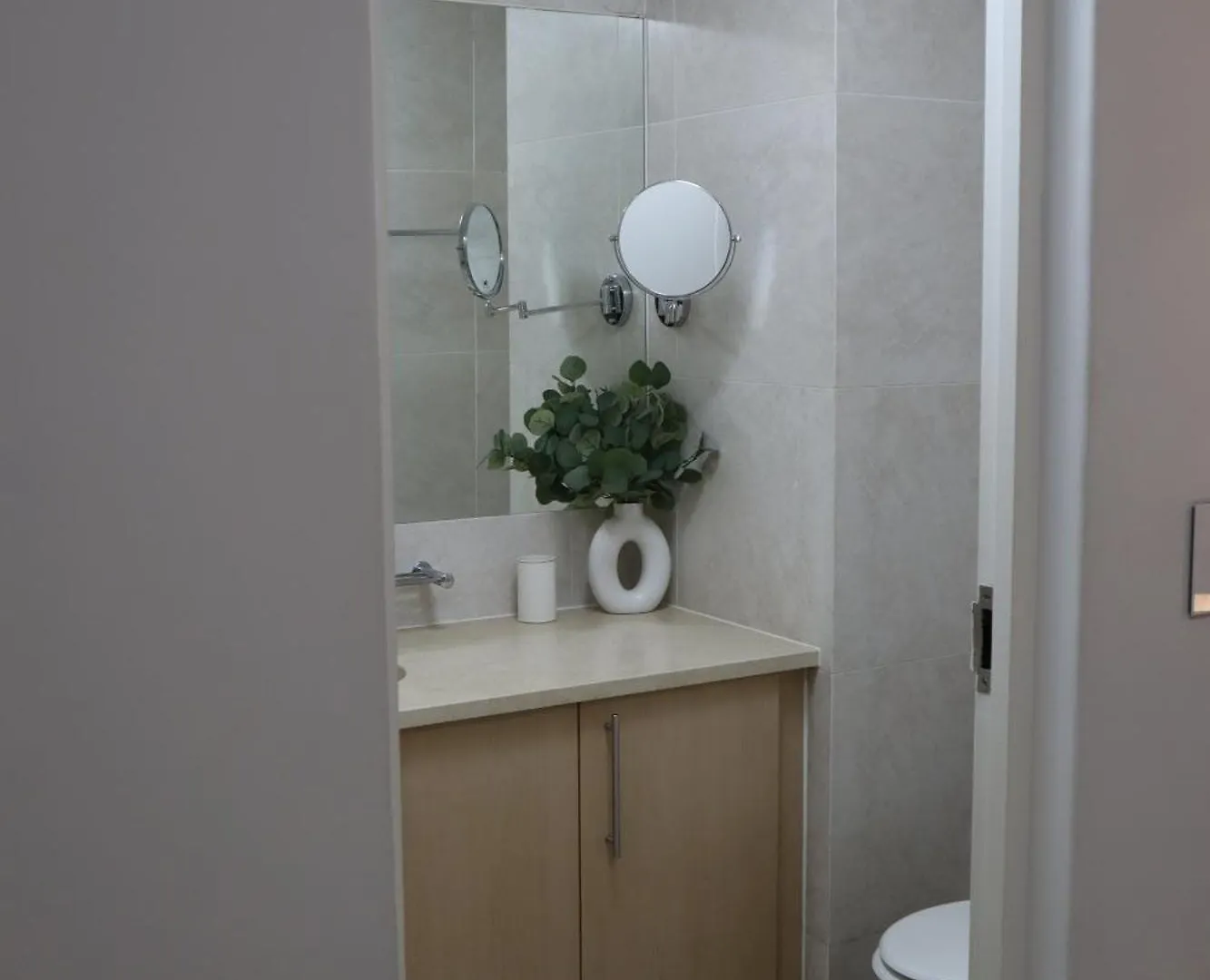 Cozy 1-Bedroom Apartment In Amazing Cape Town With Wifi, Ac