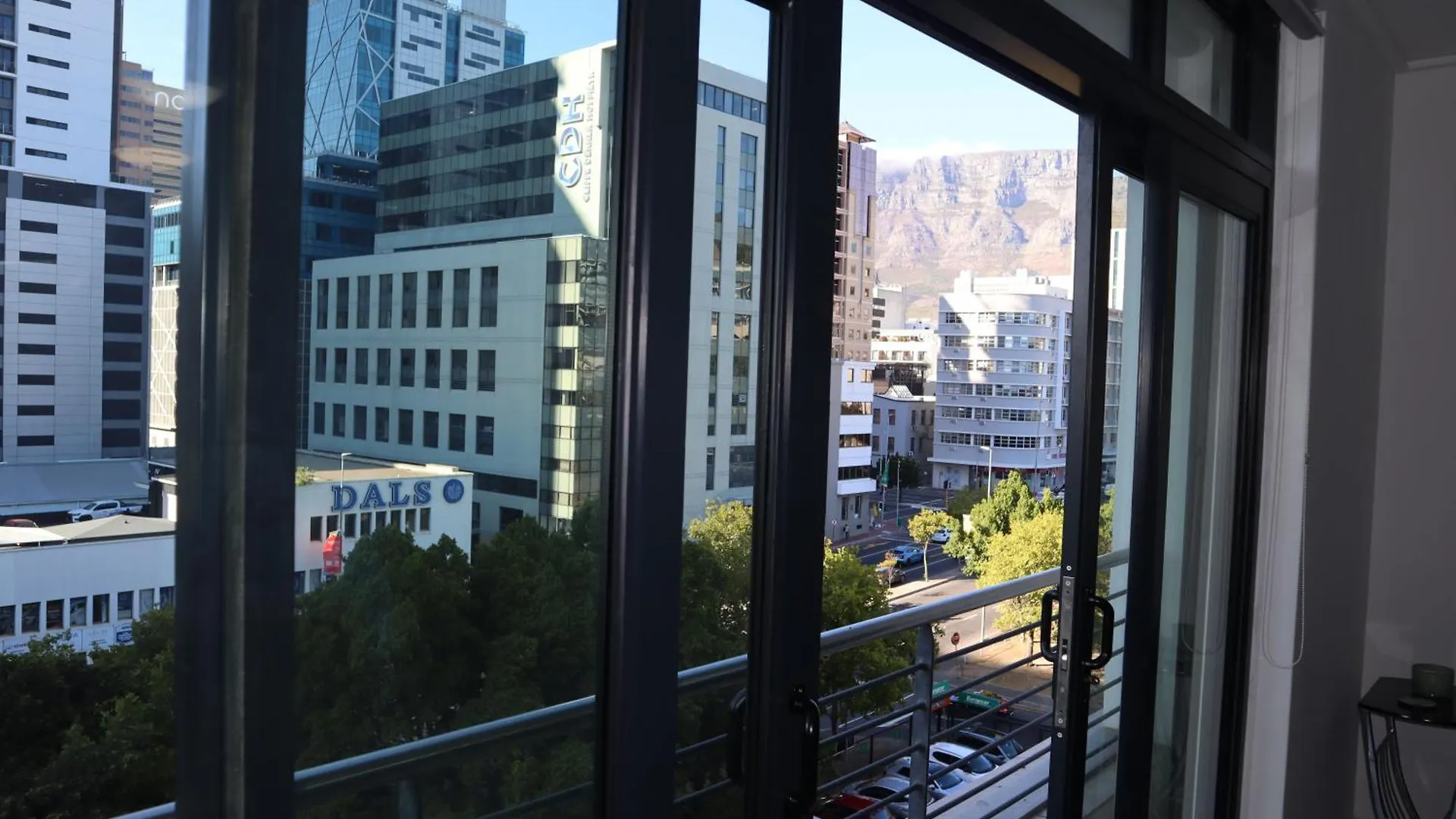 Cozy 1-Bedroom Apartment In Amazing Cape Town With Wifi, Ac